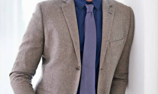 Jakie elementy wyróżniają nowoczesny design suit jacket?