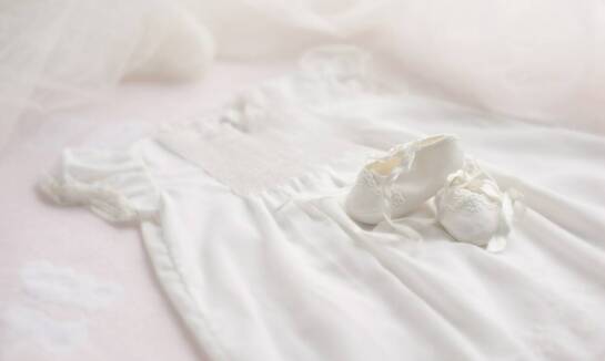 Wybór pięknej sukienki dla dziecka na chrzest – na co zwrócić uwagę?