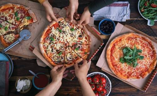 Pizza Tychy dowóz: Jakie połączenia smakowe warto wypróbować?