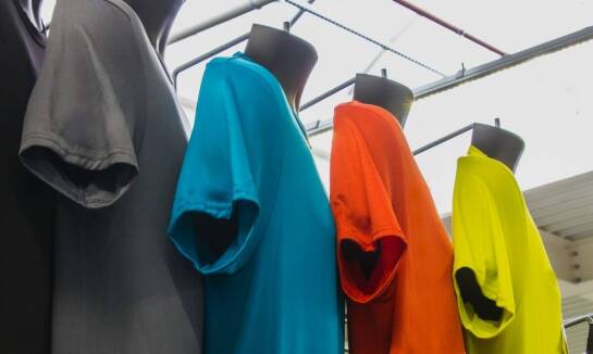 Koszulki męskie z haftem Poloneza – moda, która łączy pokolenia