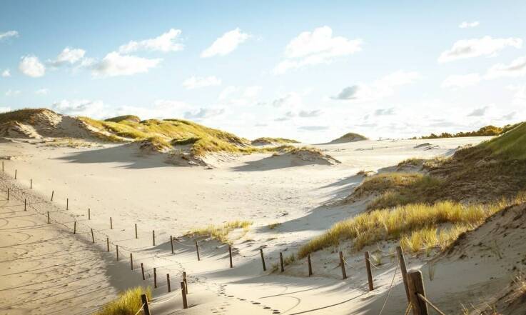 Jakie korzyści płyną z zakwaterowania blisko plaży?