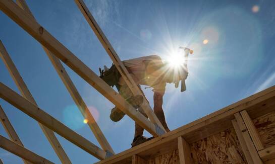 Rola szczegółowych pomiarów w precyzyjnym montażu konstrukcji dachowych