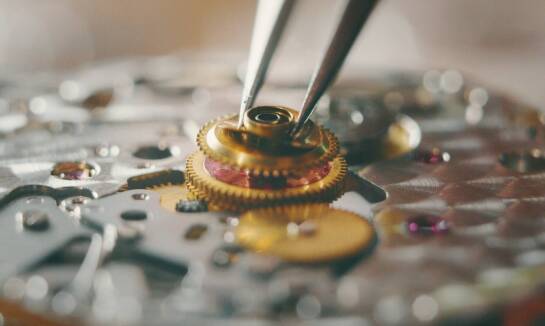 Jak technologia wpływa na precyzję zegarków mechanicznych?