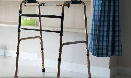 Co sprawia, że wypożyczanie kul ortopedycznych jest opłacalne dla osób z czasowymi urazami?