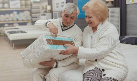 Edukacja klientów na temat materacy w livia sklepie