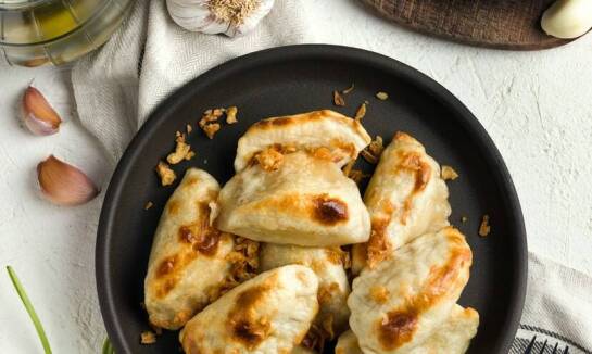 Jak skutecznie zareklamować swoje przyjęcie dzięki pierogom na zamówienie?