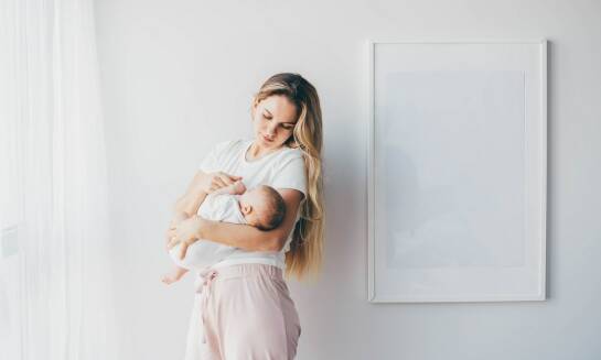 Piżamy dla ciężarnych – jak łączyć je z innymi elementami nocnej garderoby?