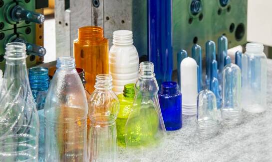 Bezpieczne przewozy płynów: wybór odpowiednich pojemników 100 ml