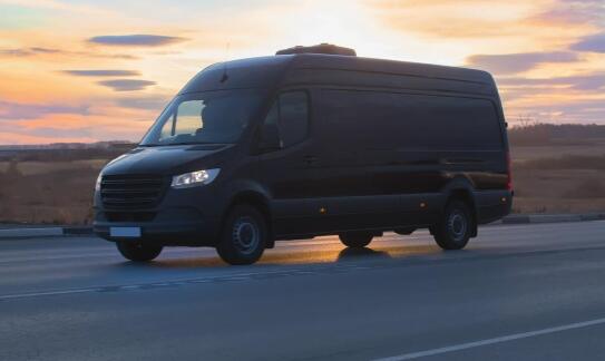 Porównanie kosztów wynajmu busa 14 osobowego z innymi środkami transportu