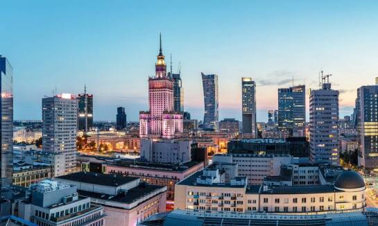 Transport Warszawa: co wyróżnia usługi taxi bagażowego na tle konkurencji?