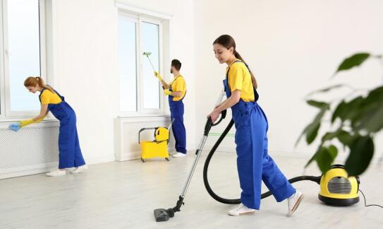 Profesjonalne sprzątanie po remoncie – zalety zlecenia usług firmie z doświadczeniem