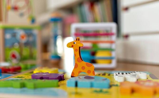 W jaki sposób stomatologia dziecięca dostosowuje się do potrzeb najmłodszych pacjentów?