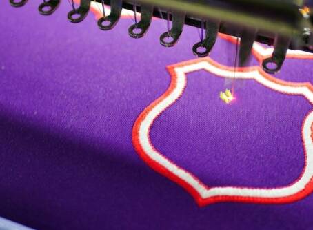 5 pomysłów na haft na koszulce – inspiracje na prezent