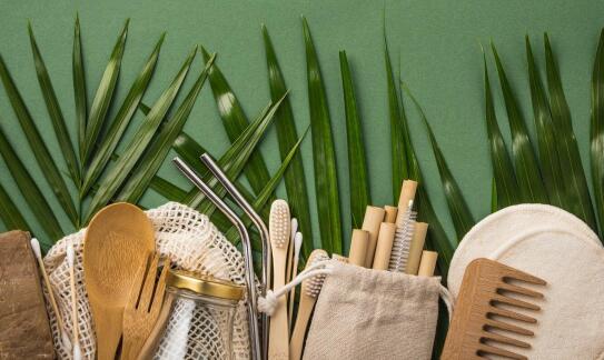 Czym zastąpić plastikowe akcesoria, aby codzienne czytanie stało się bardziej ekologiczne?