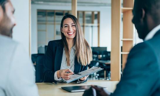 Zalety współpracy z doświadczonym agentem ubezpieczeniowym z Warszawy