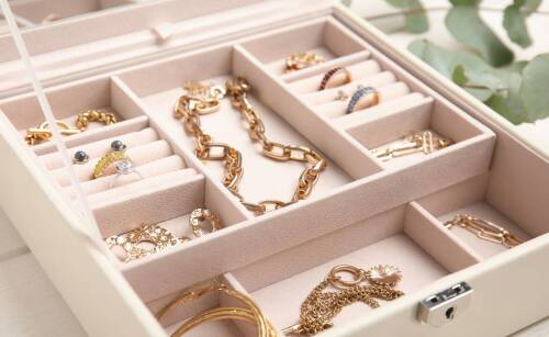 Jakie akcesoria warto dobrać do nowoczesnej toaletki, aby zwiększyć jej funkcjonalność?