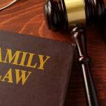 Jak prawo rodzinne wpływa na decyzje dotyczące alimentów?