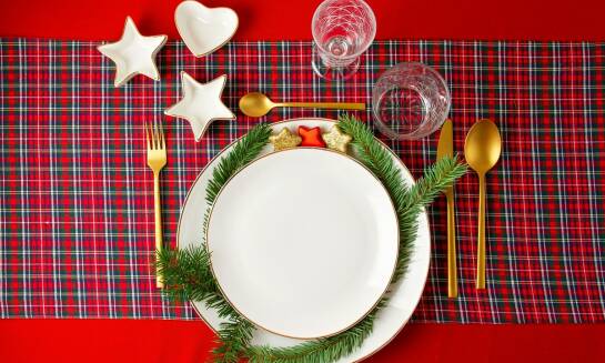 Bieżnik świąteczny na stół – praktyczny element dekoracyjny