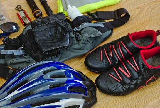 Jakie wyzwania napotykają początkujący triathloniści i jak sobie z nimi radzić?