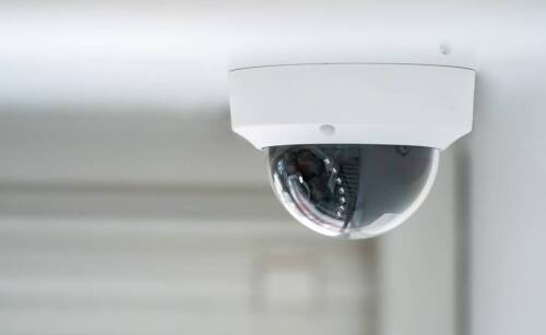 Dlaczego warto zainwestować w monitoring w domach? Zalety dla mieszkańców