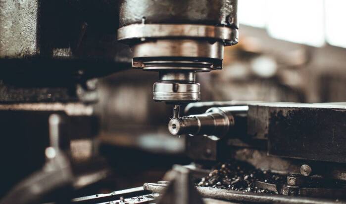 Zastosowanie technologii CNC w produkcji seryjnej i jednostkowej