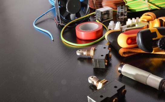 Bezpieczeństwo i niezawodność: Kluczowe cechy artykułów elektrycznych