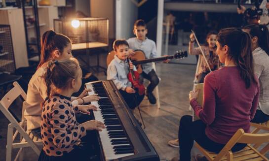 Rola koncertów i występów w nauce gry na pianinie dla początkujących