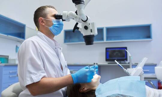 Jak mikroskopowa technologia zmienia leczenie kanałowe?