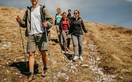 Jakie atrakcje oferują wyjazdy grupowe z biurem podróży?