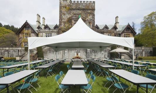 Wynajem namiotów a organizacja targów i wystaw – jakie są korzyści?