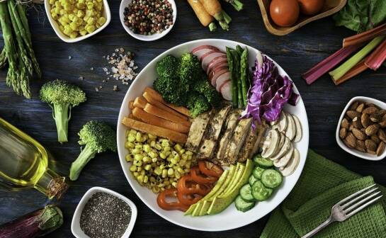 Jak superfoods mogą wspierać Twoją dietę podczas odchudzania?