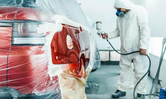 Wpływ rozpuszczalników na proces lakierowania samochodu