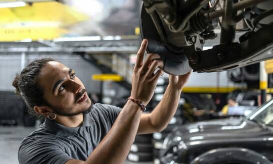 Jakie usługi oferuje serwis w zakresie diagnostyki zawieszenia?