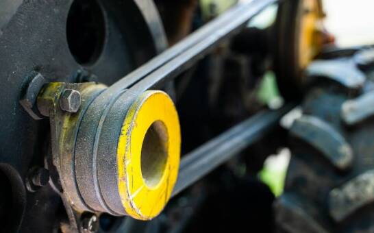 Jak koła napinające wpływają na stabilność maszyn budowlanych?
