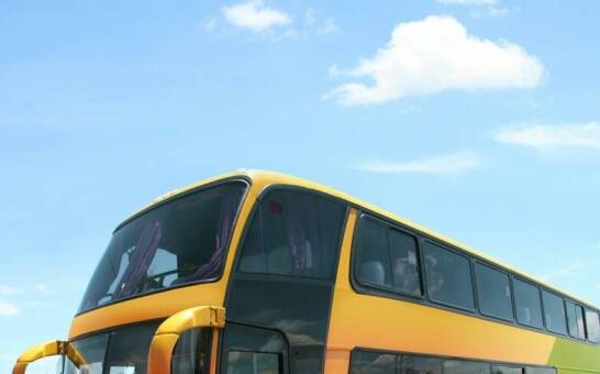 Jakie są najważniejsze aspekty organizacji przewozów autokarowych na konferencje?