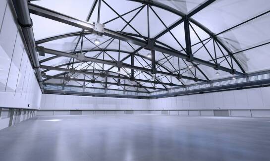 Zastosowanie hali namiotowej ocieplanej w przemyśle – zwiększ efektywność swojej firmy