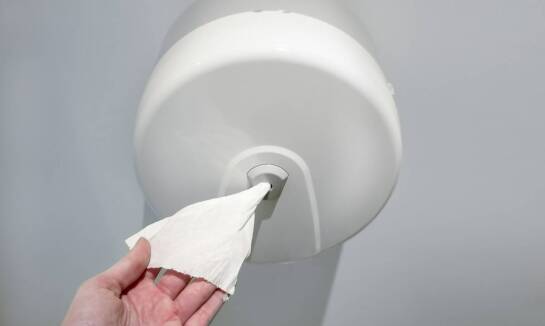 Dlaczego warto zainwestować w automatyczny podajnik papieru toaletowego dla instytucji publicznych?