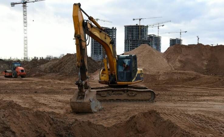 Jakie korzyści niesie ze sobą wynajem minikoparki do prac fundamentowych?