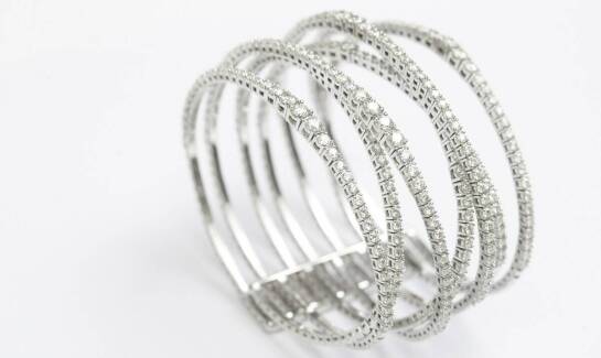 Jakie są zalety inwestowania w kolczyki srebrne duże?