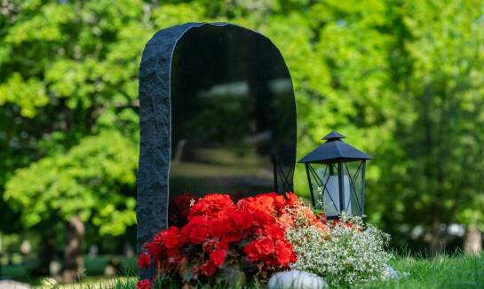 Wybór odpowiedniego kształtu dla nagrobków podwójnych – co warto wiedzieć?