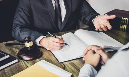 Rola adwokata w sprawach cywilnych – jak efektywnie korzystać z pomocy prawnej?