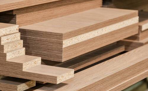 Dlaczego precyzyjne oklejanie krawędzi jest kluczowe w pracy z okleiniarkami OTT?