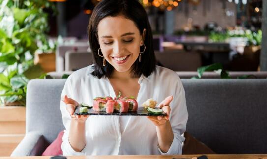 Menu sushi jako nowoczesny dodatek do okolicznościowych imprez