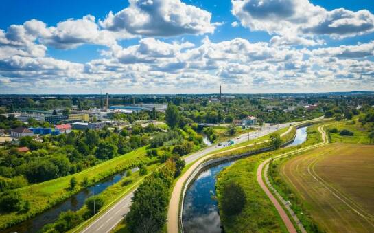 Jak inwestycyjna strategia wpływa na wycenę działek w Poznaniu?