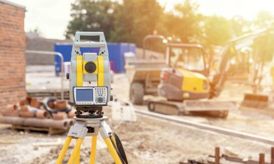 Proces tyczenia budowlanych obiektów – co to oznacza dla inwestora?