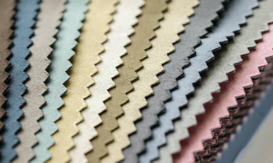 Trudnopalne dzianiny w branży meblarskiej – bezpieczne i stylowe rozwiązania