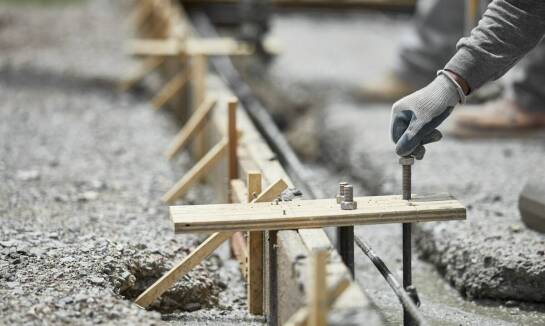 Jak towarowy beton wpływa na jakość projektów budowlanych?