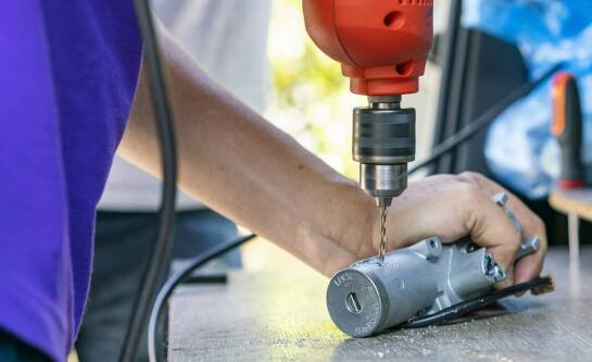 Kompletna naprawa centralnego zamka – co obejmuje oferta dla specjalistów?