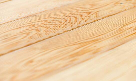 Jakie czynniki warto rozważyć przy zakupie sosnowej trumny?