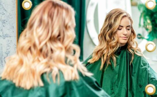 Jak fryzjerzy w Skarżysku-Kamiennej personalizują zabiegi dla klientów?